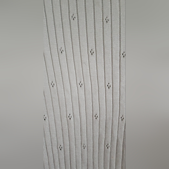 Elegant White Ribbed Top - Picture 4 of 8